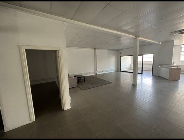 250M² OFFICE TO LET IN WOODSTOCK